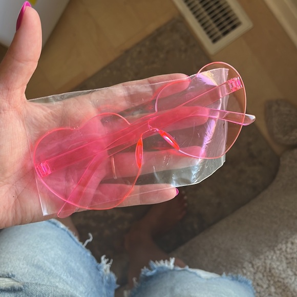 Bulk pink heart sunglasses! - Picture 2 of 3